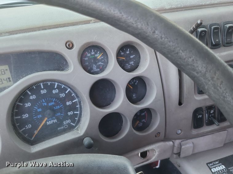 image for item DR4853 2005 Mack CX612 semi truck