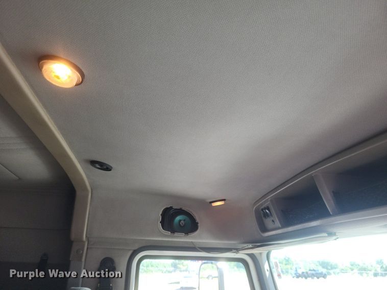 image for item DR4853 2005 Mack CX612 semi truck