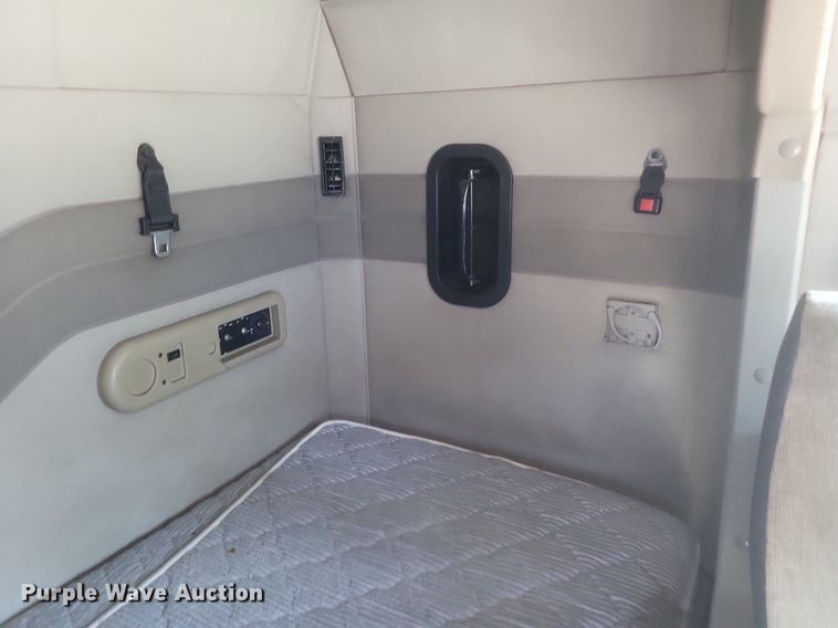 image for item DR4853 2005 Mack CX612 semi truck