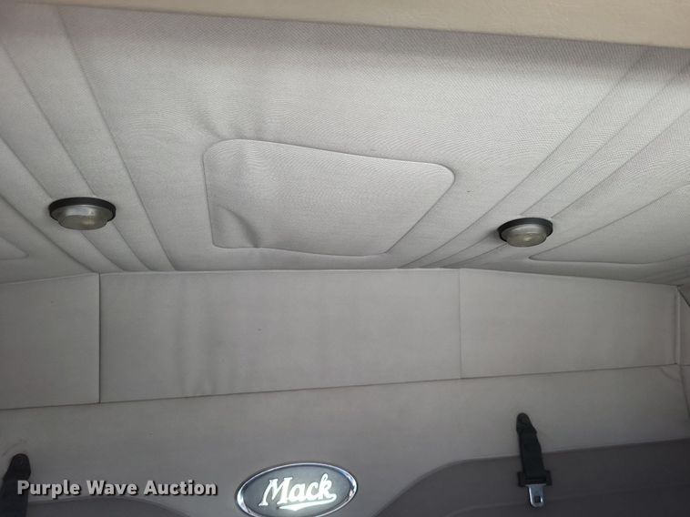 image for item DR4853 2005 Mack CX612 semi truck