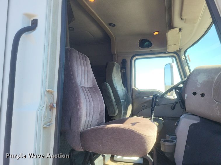 image for item DR4853 2005 Mack CX612 semi truck