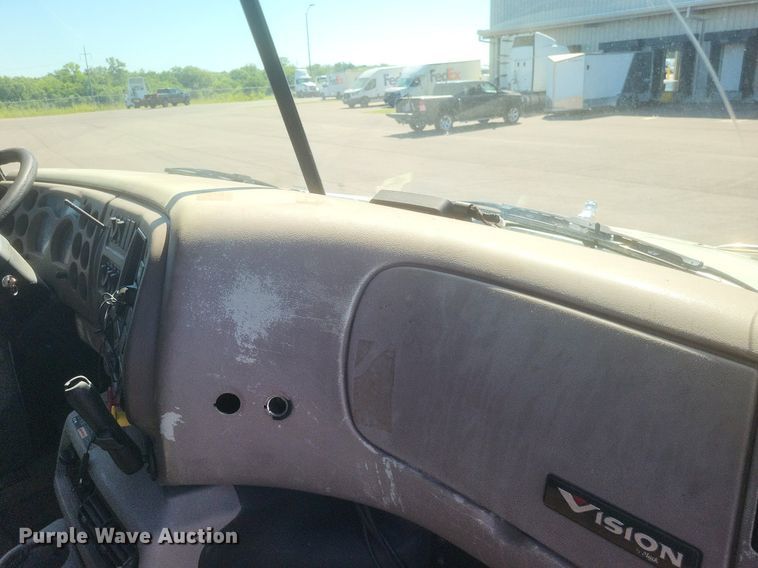 image for item DR4853 2005 Mack CX612 semi truck