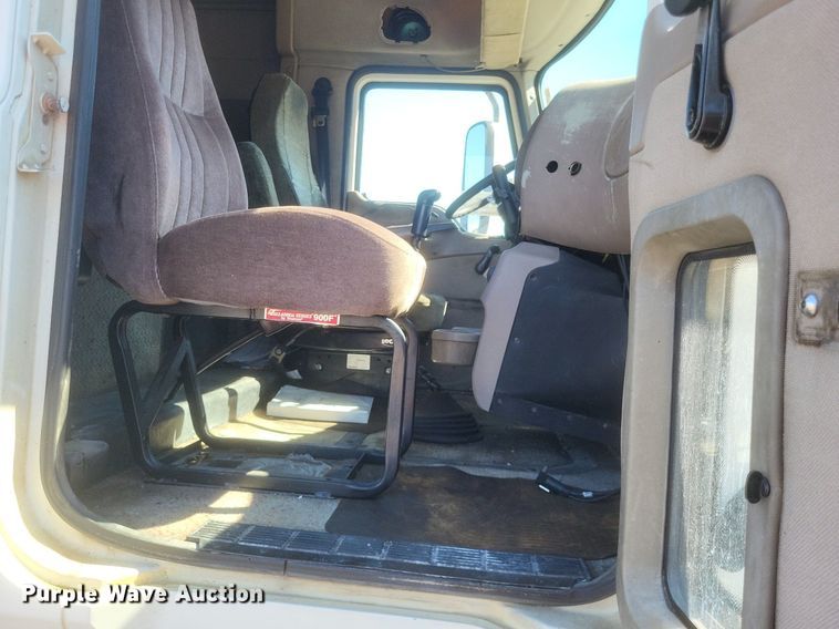 image for item DR4853 2005 Mack CX612 semi truck