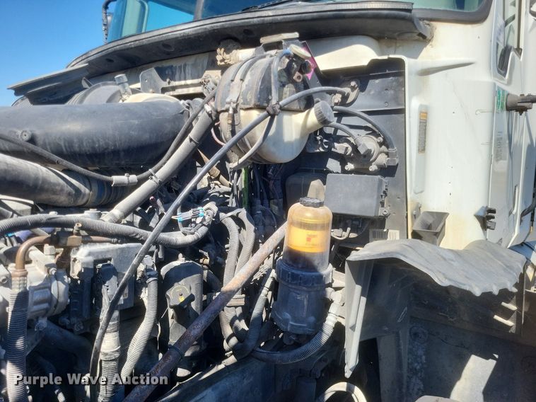 image for item DR4853 2005 Mack CX612 semi truck