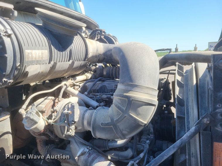 image for item DR4853 2005 Mack CX612 semi truck