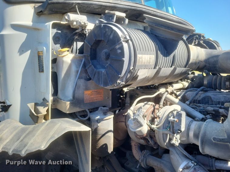 image for item DR4853 2005 Mack CX612 semi truck