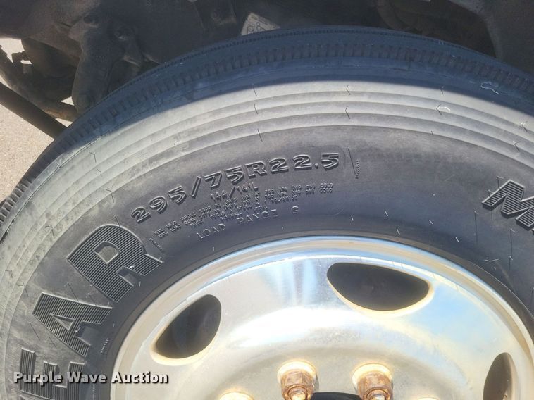 image for item DR4853 2005 Mack CX612 semi truck