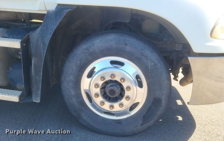 image for item DR4853 2005 Mack CX612 semi truck