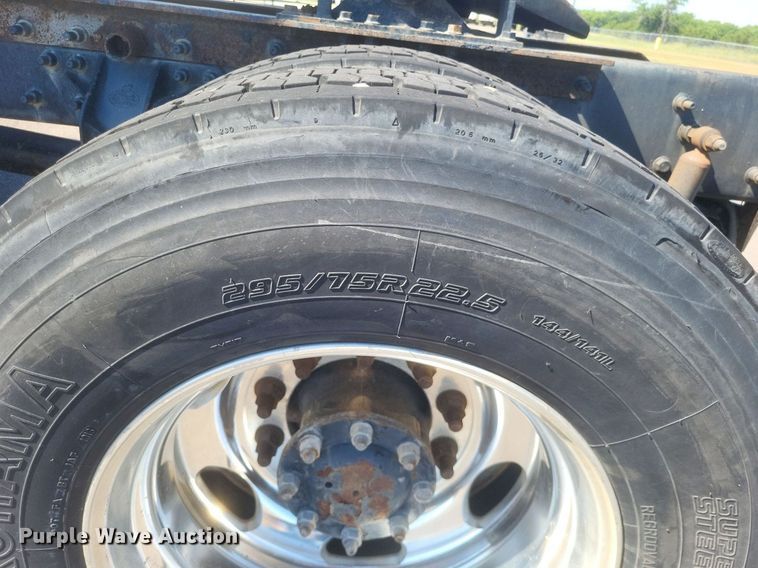 image for item DR4853 2005 Mack CX612 semi truck