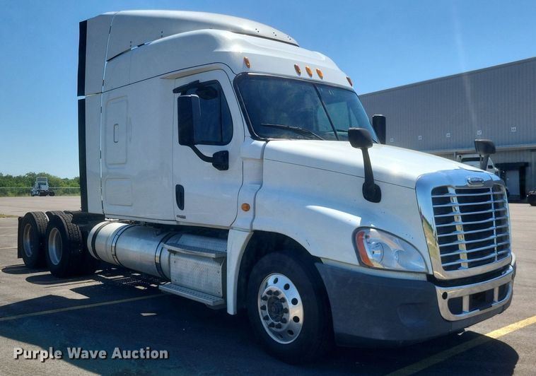 image for item DR4854 2015 Freightliner  Cascadia 125 semi truck