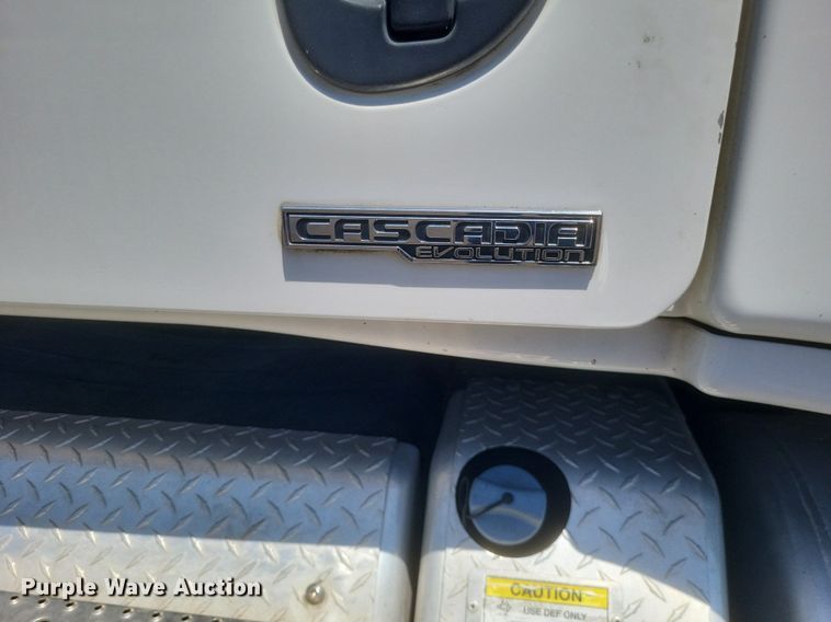 image for item DR4854 2015 Freightliner  Cascadia 125 semi truck