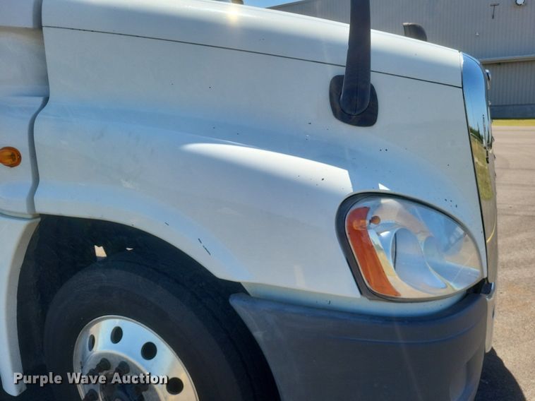 image for item DR4854 2015 Freightliner  Cascadia 125 semi truck