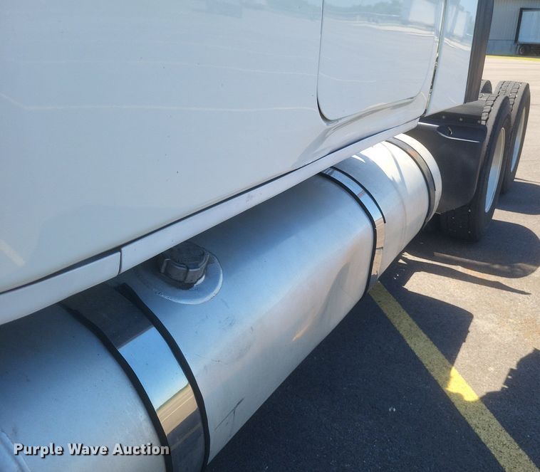 image for item DR4854 2015 Freightliner  Cascadia 125 semi truck