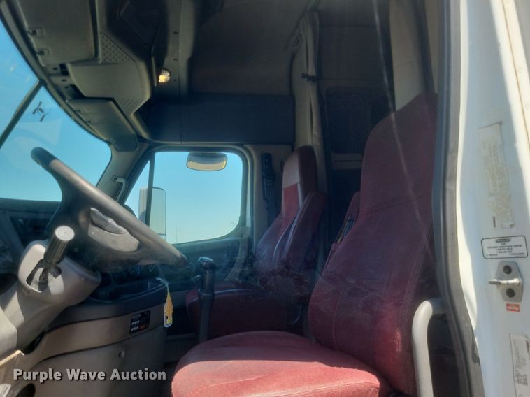 image for item DR4854 2015 Freightliner  Cascadia 125 semi truck