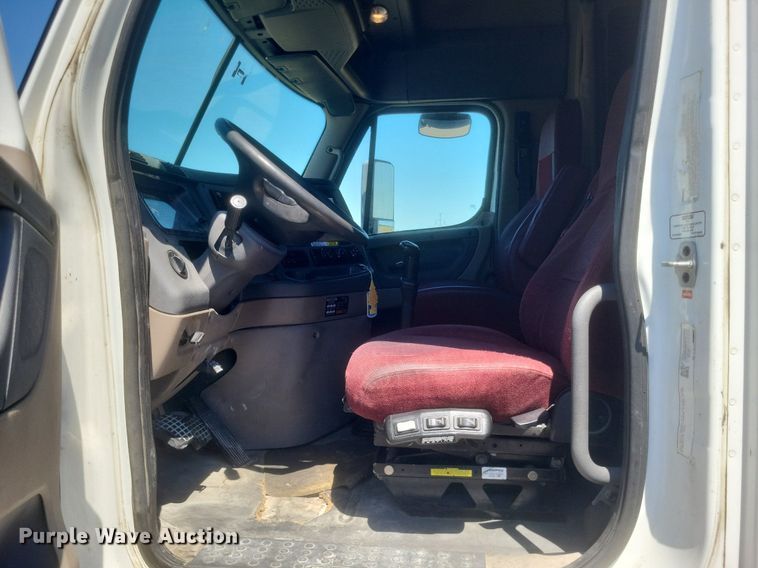 image for item DR4854 2015 Freightliner  Cascadia 125 semi truck