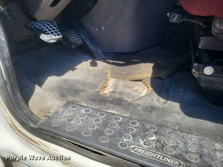 image for item DR4854 2015 Freightliner  Cascadia 125 semi truck