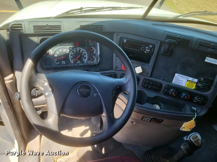 image for item DR4854 2015 Freightliner  Cascadia 125 semi truck