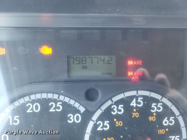 image for item DR4854 2015 Freightliner  Cascadia 125 semi truck