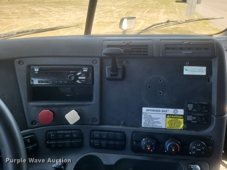 image for item DR4854 2015 Freightliner  Cascadia 125 semi truck