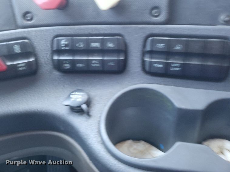 image for item DR4854 2015 Freightliner  Cascadia 125 semi truck