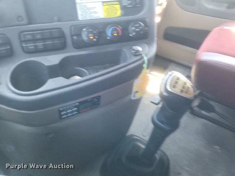 image for item DR4854 2015 Freightliner  Cascadia 125 semi truck