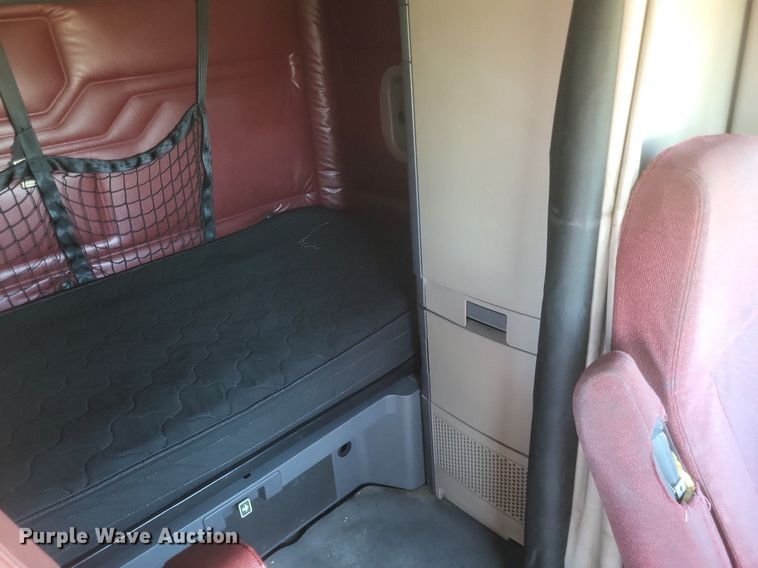 image for item DR4854 2015 Freightliner  Cascadia 125 semi truck