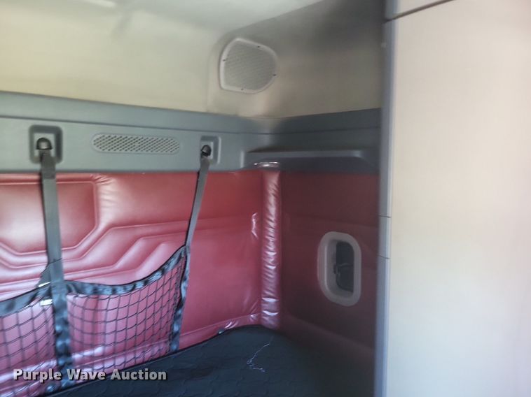 image for item DR4854 2015 Freightliner  Cascadia 125 semi truck