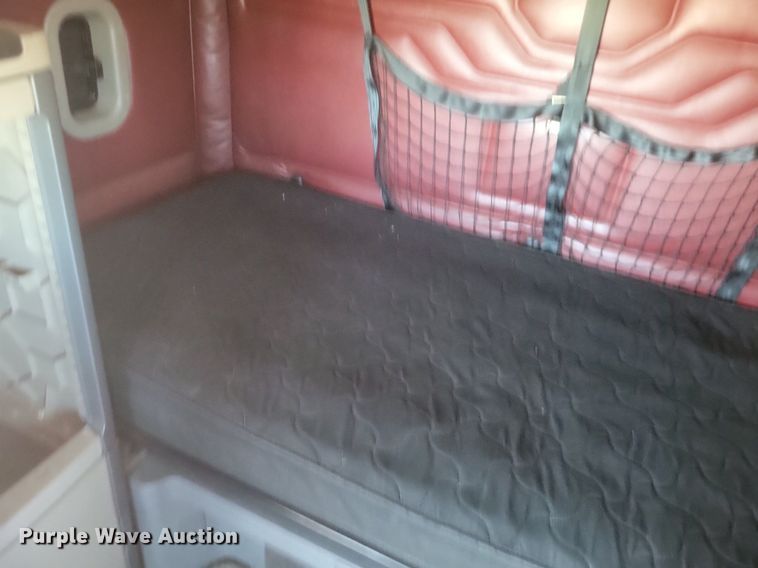 image for item DR4854 2015 Freightliner  Cascadia 125 semi truck