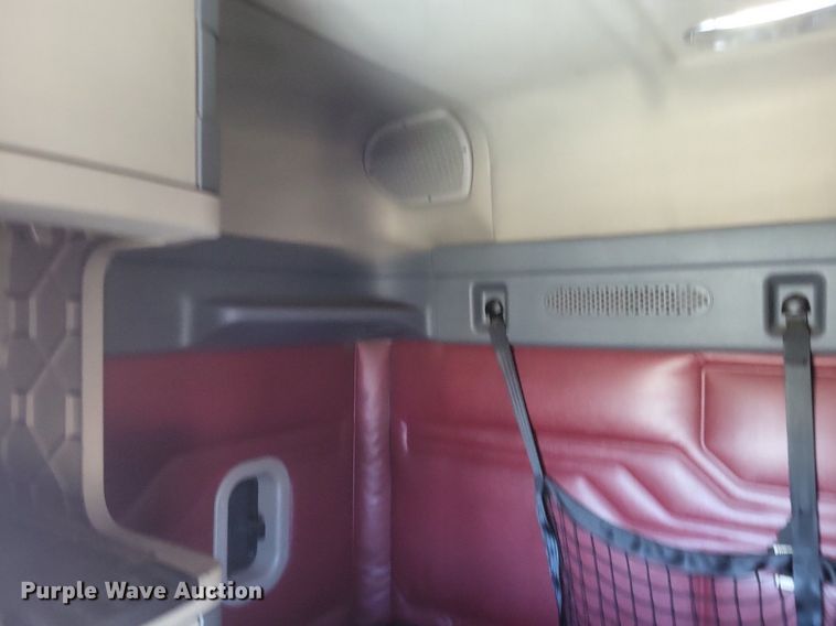 image for item DR4854 2015 Freightliner  Cascadia 125 semi truck