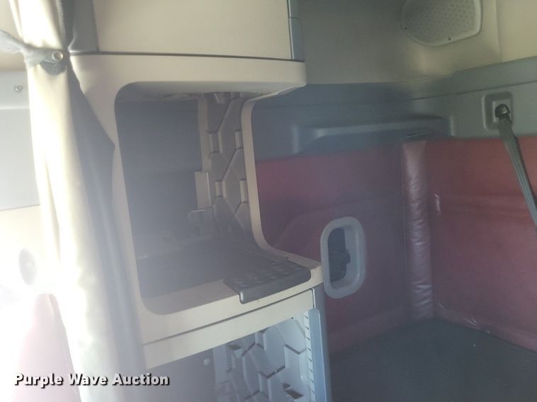 image for item DR4854 2015 Freightliner  Cascadia 125 semi truck