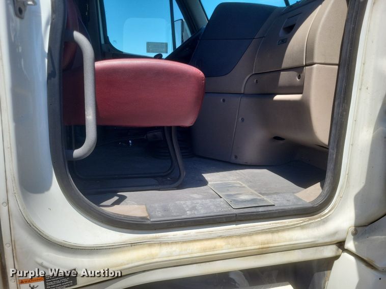 image for item DR4854 2015 Freightliner  Cascadia 125 semi truck