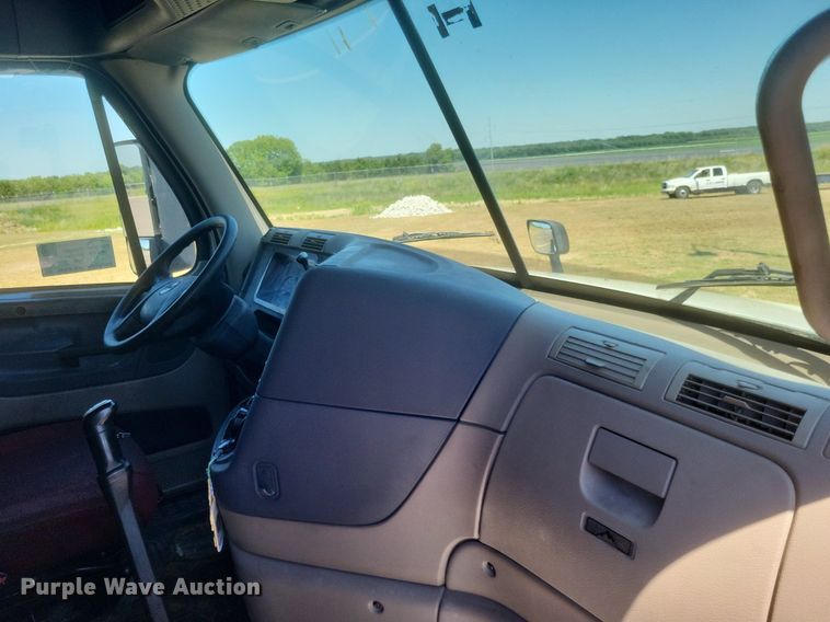 image for item DR4854 2015 Freightliner  Cascadia 125 semi truck