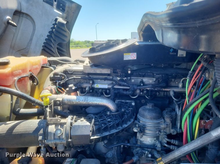 image for item DR4854 2015 Freightliner  Cascadia 125 semi truck