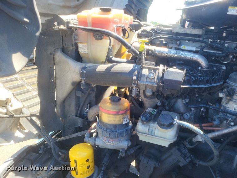 image for item DR4854 2015 Freightliner  Cascadia 125 semi truck