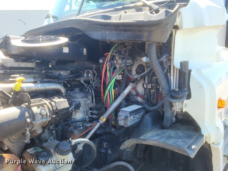 image for item DR4854 2015 Freightliner  Cascadia 125 semi truck