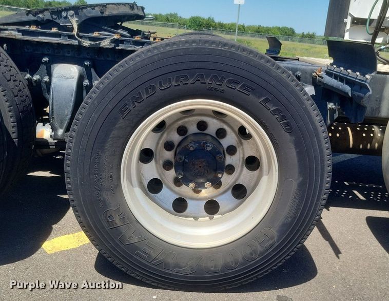 image for item DR4854 2015 Freightliner  Cascadia 125 semi truck