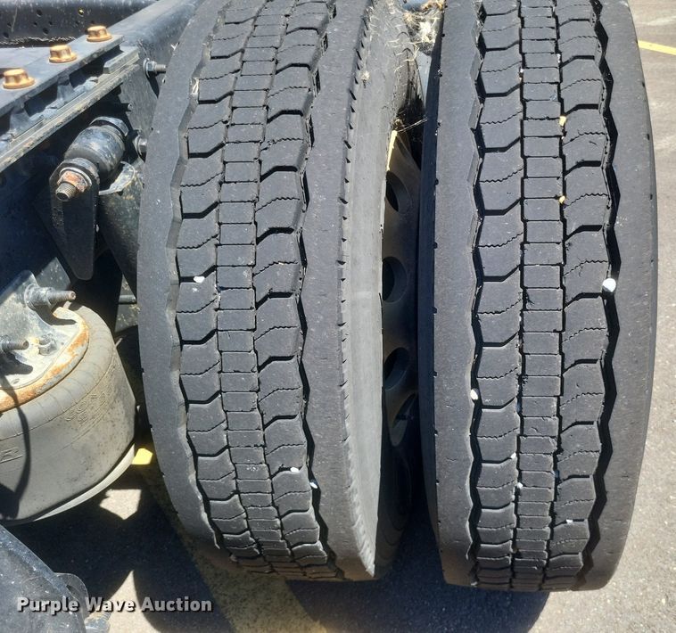 image for item DR4854 2015 Freightliner  Cascadia 125 semi truck