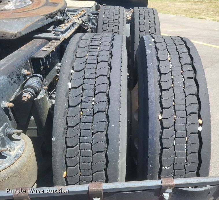 image for item DR4854 2015 Freightliner  Cascadia 125 semi truck