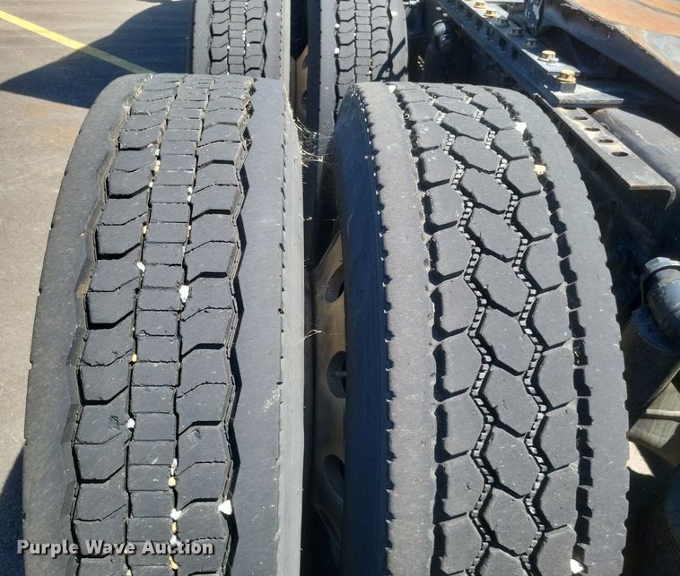 image for item DR4854 2015 Freightliner  Cascadia 125 semi truck