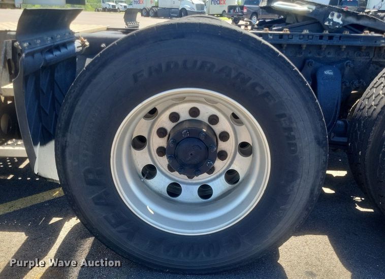 image for item DR4854 2015 Freightliner  Cascadia 125 semi truck