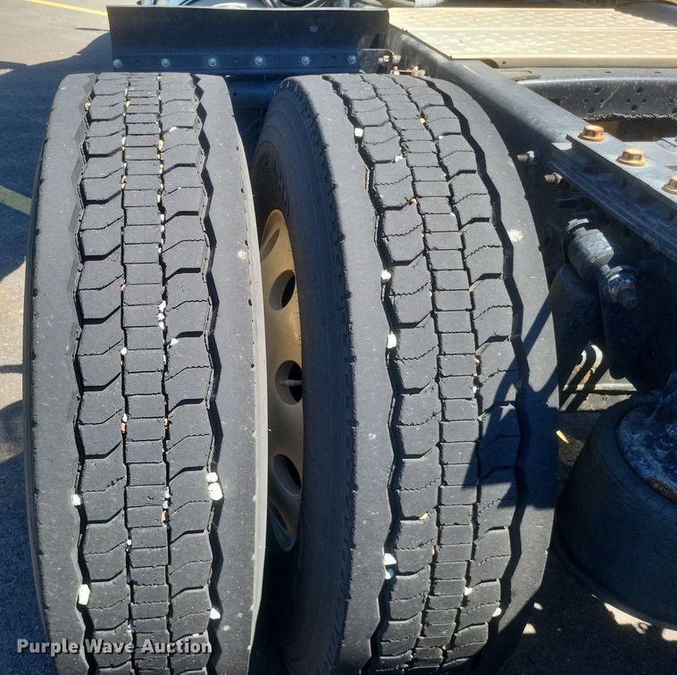 image for item DR4854 2015 Freightliner  Cascadia 125 semi truck