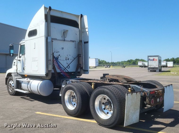 image for item DR4855 2006 Mack CXN613 semi truck