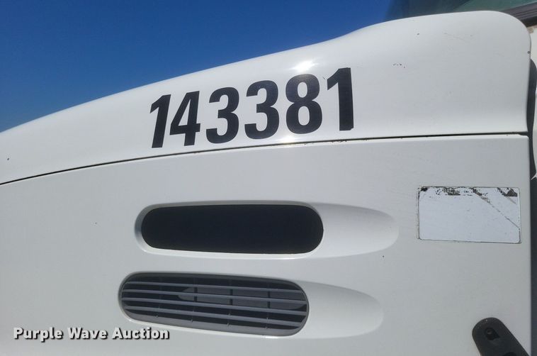 image for item DR4855 2006 Mack CXN613 semi truck