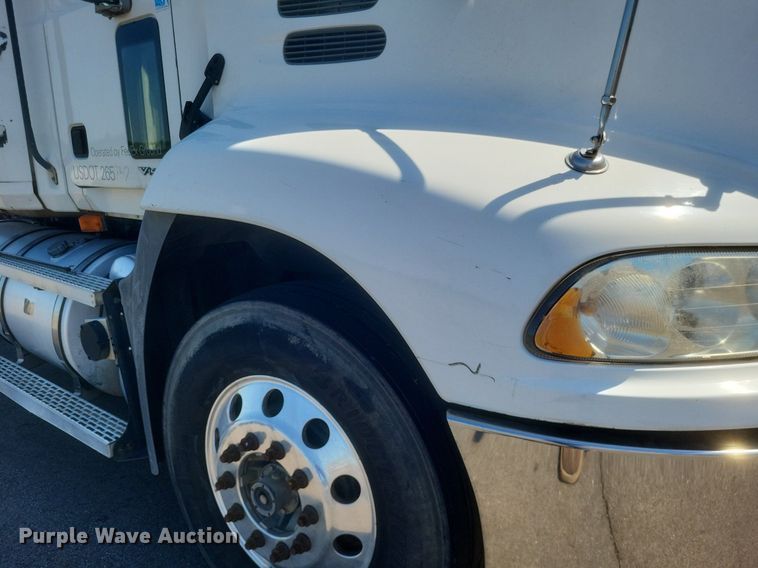 image for item DR4855 2006 Mack CXN613 semi truck