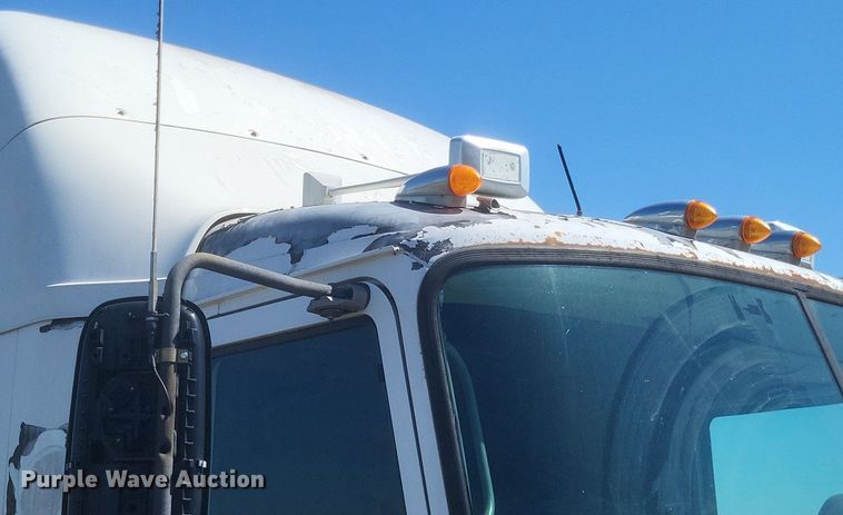 image for item DR4855 2006 Mack CXN613 semi truck