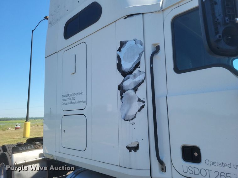 image for item DR4855 2006 Mack CXN613 semi truck