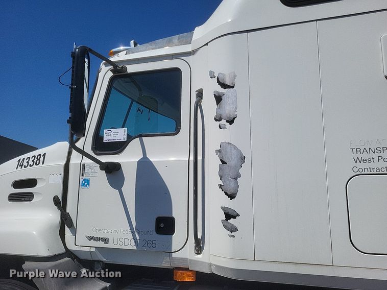 image for item DR4855 2006 Mack CXN613 semi truck