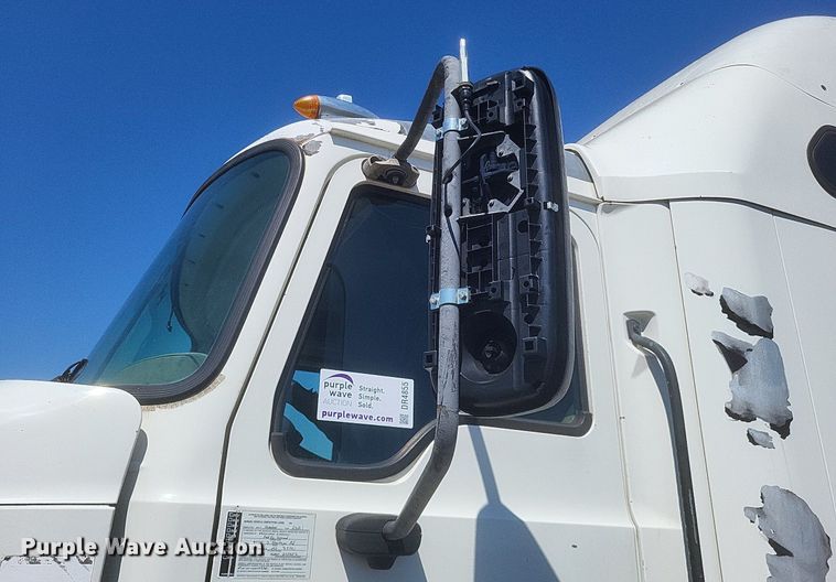 image for item DR4855 2006 Mack CXN613 semi truck