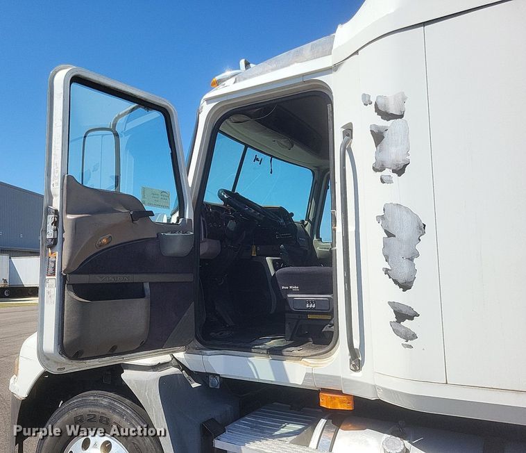 image for item DR4855 2006 Mack CXN613 semi truck