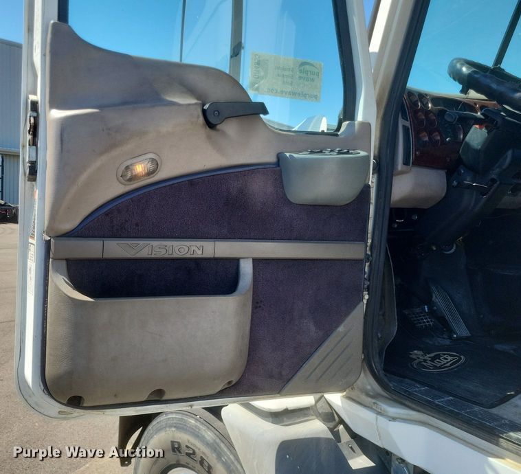 image for item DR4855 2006 Mack CXN613 semi truck